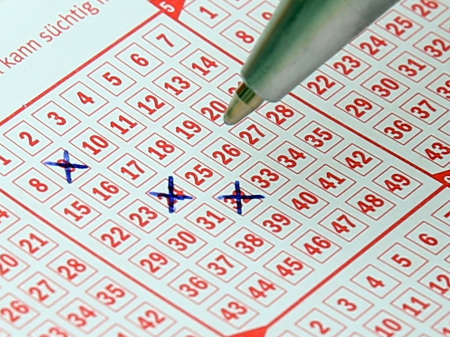 selecting the winning lottery numbers